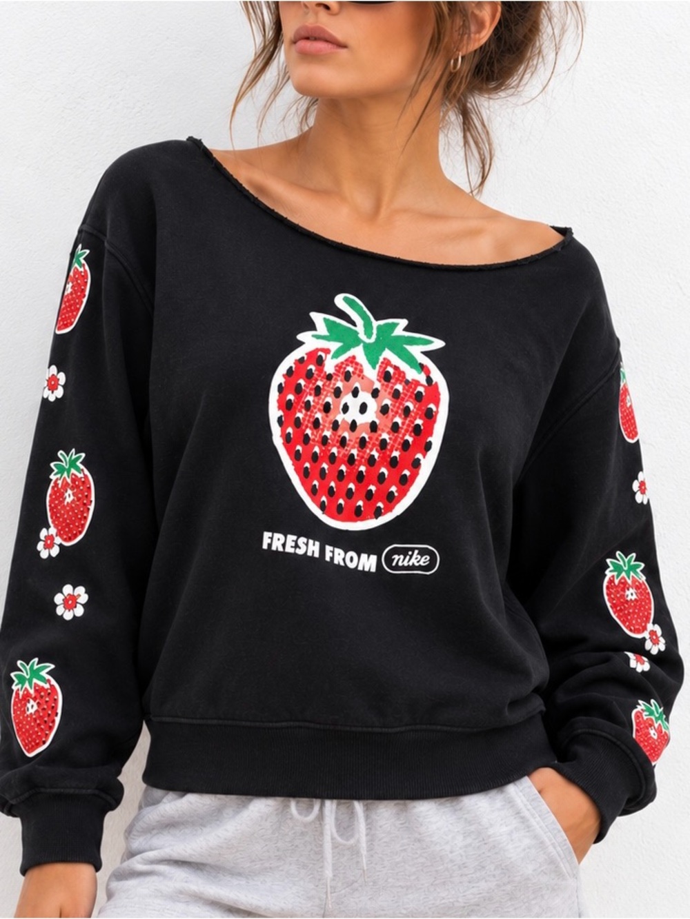 Nike Strawberry Graphic Sweatshirt M Cut Neck Raw Edge Y2K Streetwear Black